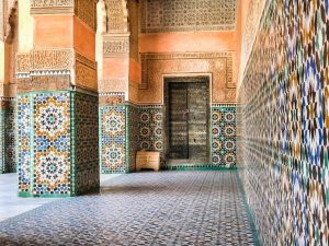 Moroccan Zellij: The Art of Intricate Tilework 1 Moroccan Zellij: The Art of Intricate Tilework